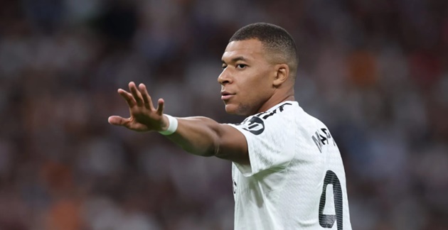 Phía Mbappe hoài nghi PSG dàn dựng drama