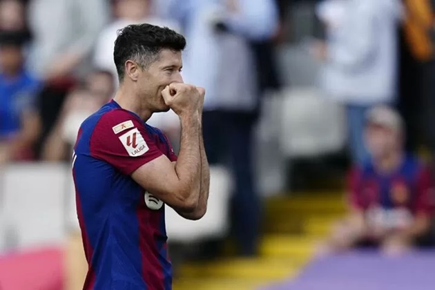 Barca suýt bị lừa tiền ở thương vụ Lewandowski