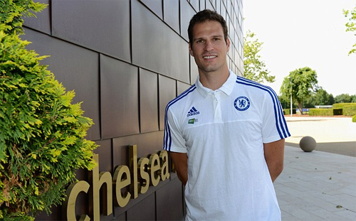 Begovic gia nhập Chelsea