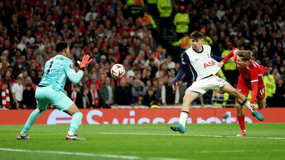 Soi kèo, dự đoán AZ vs Tottenham, 00h45 ngày 7/3 – Europa League